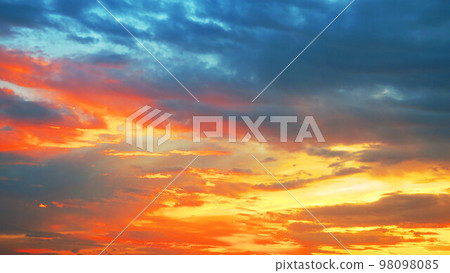 Sunset scenery in Kawaguchi City, Saitama Prefecture (photographed in 2022) 98098085