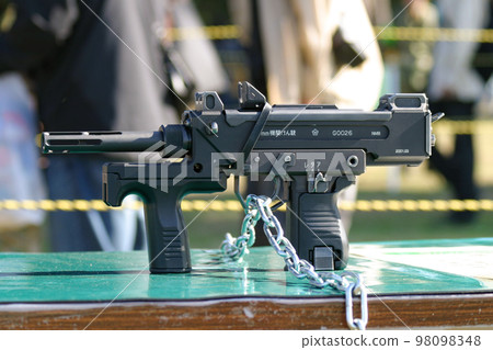 Ground Self-Defense Force submachine gun on display 98098348