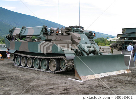 Ground Self-Defense Force facility work vehicle on display 98098401