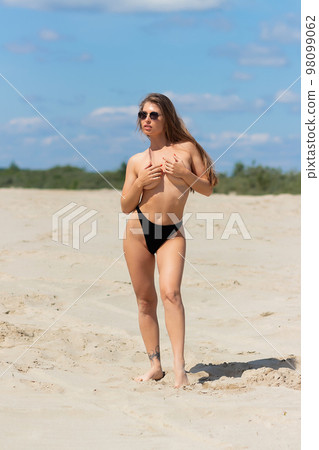 Пляж фото женщины топлесс Topless beach - Азимут Тур