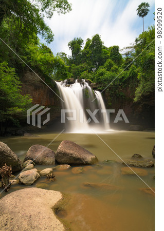 Haew Su Wat Waterfall 98099520