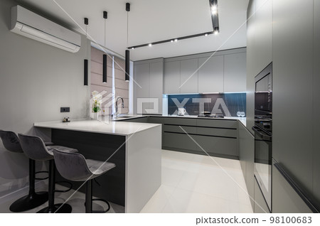 Luxury dining room and kitchen in studio apartment Luxury dining room and kitchen in studio apartment 98100683