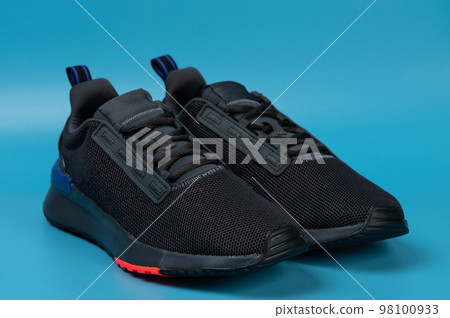 Black running shoes Black running shoes 98100933