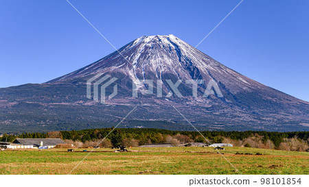 朝霧高原和富士山,冬天的風景 朝霧高原和富士山,冬天的風景 98101854