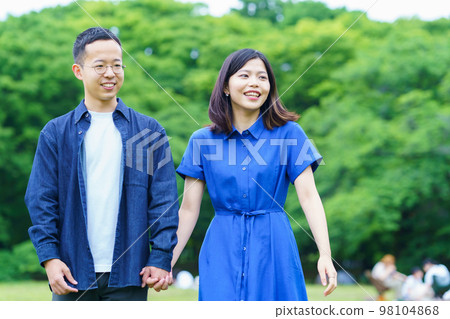 Young couple taking a walk with a smile Young couple taking a walk with a smile 98104868