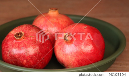 californian pomegranate 98105104
