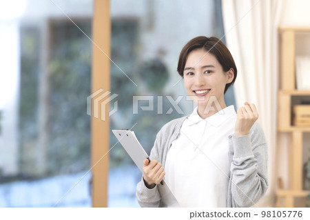 Young female caregiver Young female caregiver 98105776