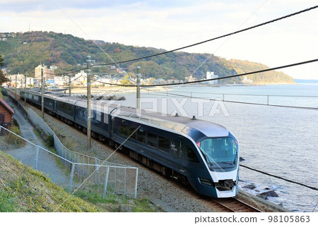 [JR East] Series E261 "Safir Odoriko" (Izukyu Line: Katase Shirata - Izu Inatori) 98105863