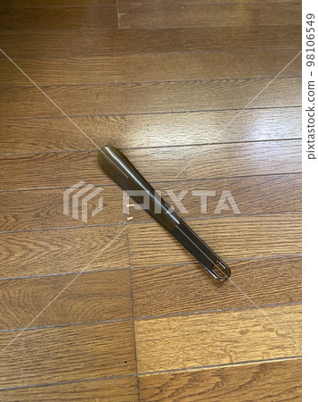 放在入口處的鞋拔 放在入口處的鞋拔 98106549