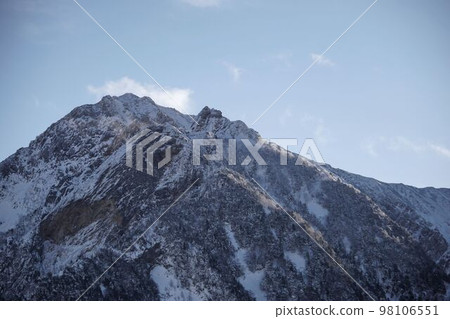 Climbing in the cold season Climbing in the cold season 98106551