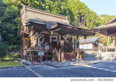 秋天的日吉大社東本宮（滋賀縣大津市坂本） 98106860