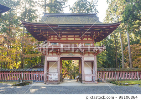 Hiyoshi Taisha Shrine in Autumn Higashi Hongu Tower Gate (Sakamoto, Otsu City, Shiga Prefecture) Hiyoshi Taisha Shrine in Autumn Higashi Hongu Tower Gate (Sakamoto, Otsu City, Shiga Prefecture) 98106864