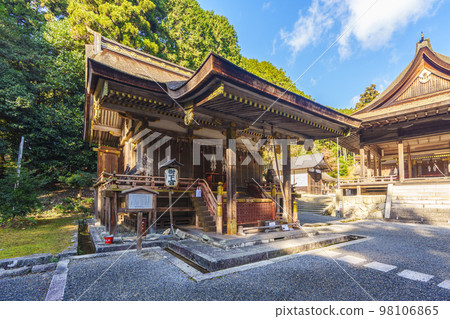 秋天的日吉大社東本宮（滋賀縣大津市坂本） 98106865