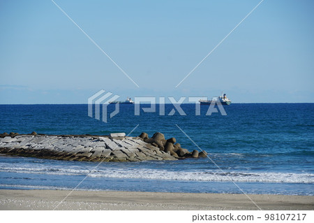 鹿島港外港新年風景與浮動貨船 98107217