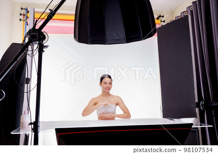 Behind the scene beauty photograph studio setup 98107534