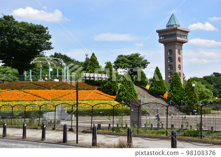 Kanagawa Prefecture: Green Tower and a large flowerbed at Asamizo Park in Sagamihara 98108376