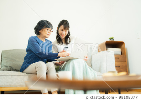 Daughter teaching mother online shopping Daughter teaching mother online shopping 98108377