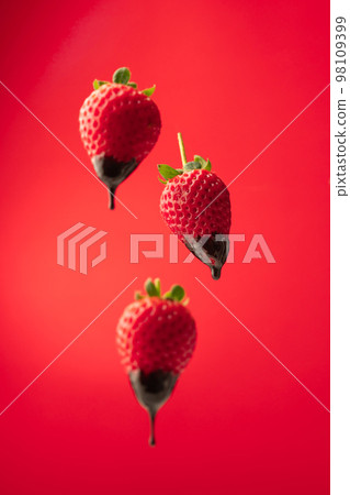 Strawberry  98109399