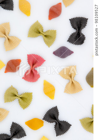 短意大利面 Farfalle 和 Conchiglie 98109527