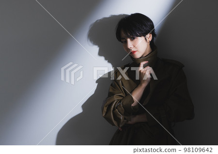 A woman with short hair 98109642