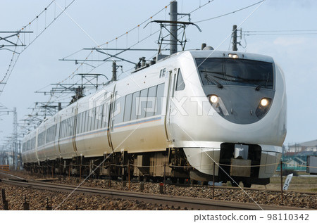 北陸本線加賀笠間～三河JR西日本683系列S01+S23編隊（金澤）白鷺 98110342