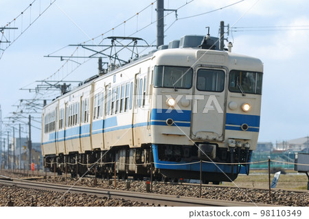Hokuriku Main Line Kaga Kasama - Mikawa JR West 413 series B11 formation (Kanazawa) 98110349