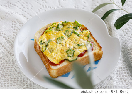 炒雞蛋吐司 98110692