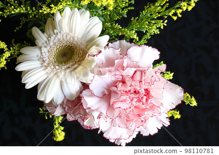 A bouquet of offerings 98110781