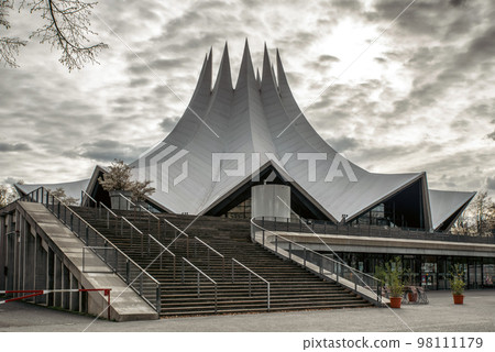 Tempodrom building in Berlin, Germany 98111179