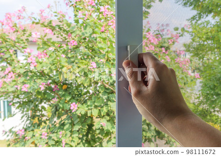 Hand hold mosquito net wire screen handle on house window 98111672