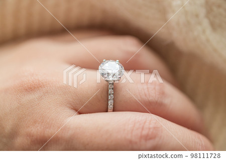 Female hand with beautiful jewelry diamond ring Female hand with beautiful jewelry diamond ring 98111728