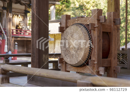 Hiyoshi Taisha Nishimoto Shrine Worship Hall Japanese drums (Sakamoto, Otsu City, Shiga Prefecture) Hiyoshi Taisha Nishimoto Shrine Worship Hall Japanese drums (Sakamoto, Otsu City, Shiga Prefecture) 98112729