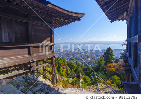 從三宮牛宮（滋賀縣大津市坂本）眺望琵琶湖的秋日日吉大社 98112782