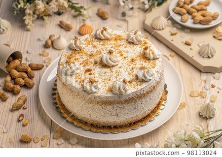 Whole nut cake Whole nut cake 98113024