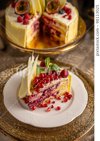 Delicious creamy fruit cake Delicious creamy fruit cake 98113025