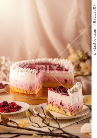 Creamy yoghurt fruit cake Creamy yoghurt fruit cake 98113307