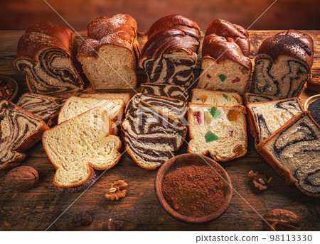 Sweet braided bread Sweet braided bread 98113330