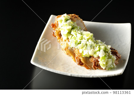 Shoot green onion salt chicken on a black background 98113361