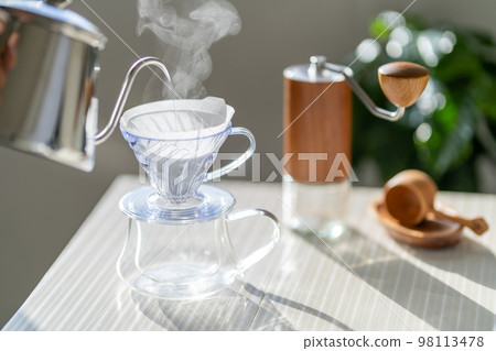 Coffee coffee hand drip HARIO V60 extraction steam white stripe 98113478