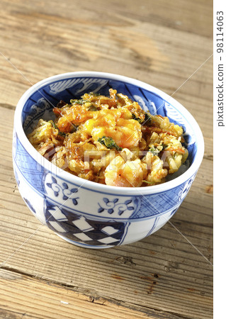 Kakiage 蔬菜和蝦蓋飯 Kakiage 蔬菜和蝦蓋飯 98114063