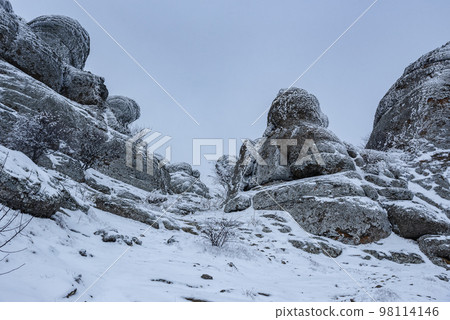 Mount Alenga near Southern Demerdzhi in snow and ice in spring. Crimea Mount Alenga near Southern Demerdzhi in snow and ice in spring. Crimea 98114146