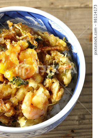 鳥瞰蔬菜和蝦炒飯蓋飯 98114173