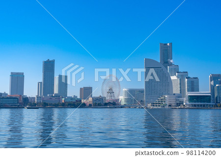 Yokohama waterfront cityscape 98114200