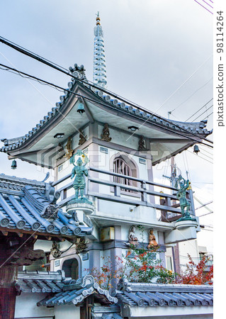 Pagoda of the guardian deity of the Lotus Sutra at Hongyoji Temple in Takatsuki City, Osaka Prefecture Pagoda of the guardian deity of the Lotus Sutra at Hongyoji Temple in Takatsuki City, Osaka Prefecture 98114264