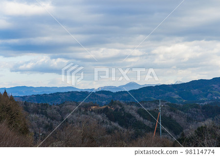 2023年早春的月瀨風景。從月瀨山頂遠眺 98114774