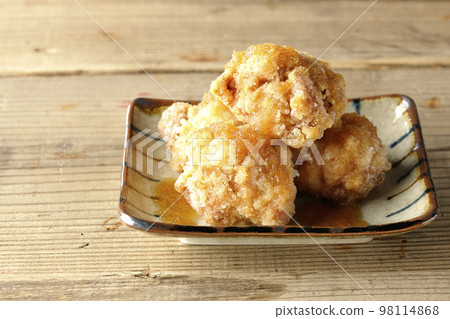 炸雞配蘿蔔泥和橙子醬 98114868