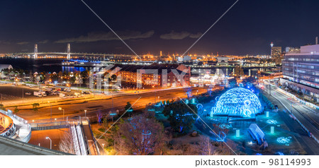 "Kanagawa Prefecture" Night view of Yokohama port town date spot 98114993