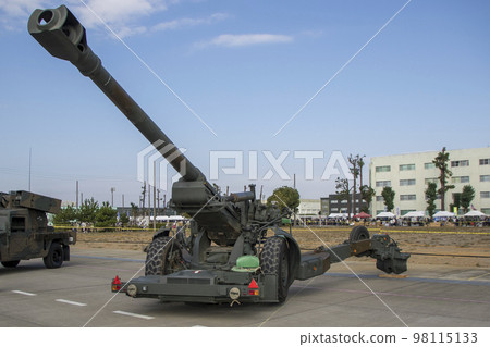 陸上自衛隊155mm榴彈砲(FH70)展出 陸上自衛隊155mm榴彈砲(FH70)展出 98115133