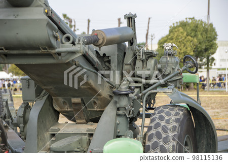 Mechanical parts of the 155mm howitzer (FH70) of the Ground Self-Defense Force 98115136