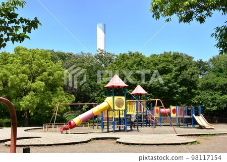 Children's plaza, complex playground equipment and fresh greenery in Sagamihara Asamizo Park Children's plaza, complex playground equipment and fresh greenery in Sagamihara Asamizo Park 98117154